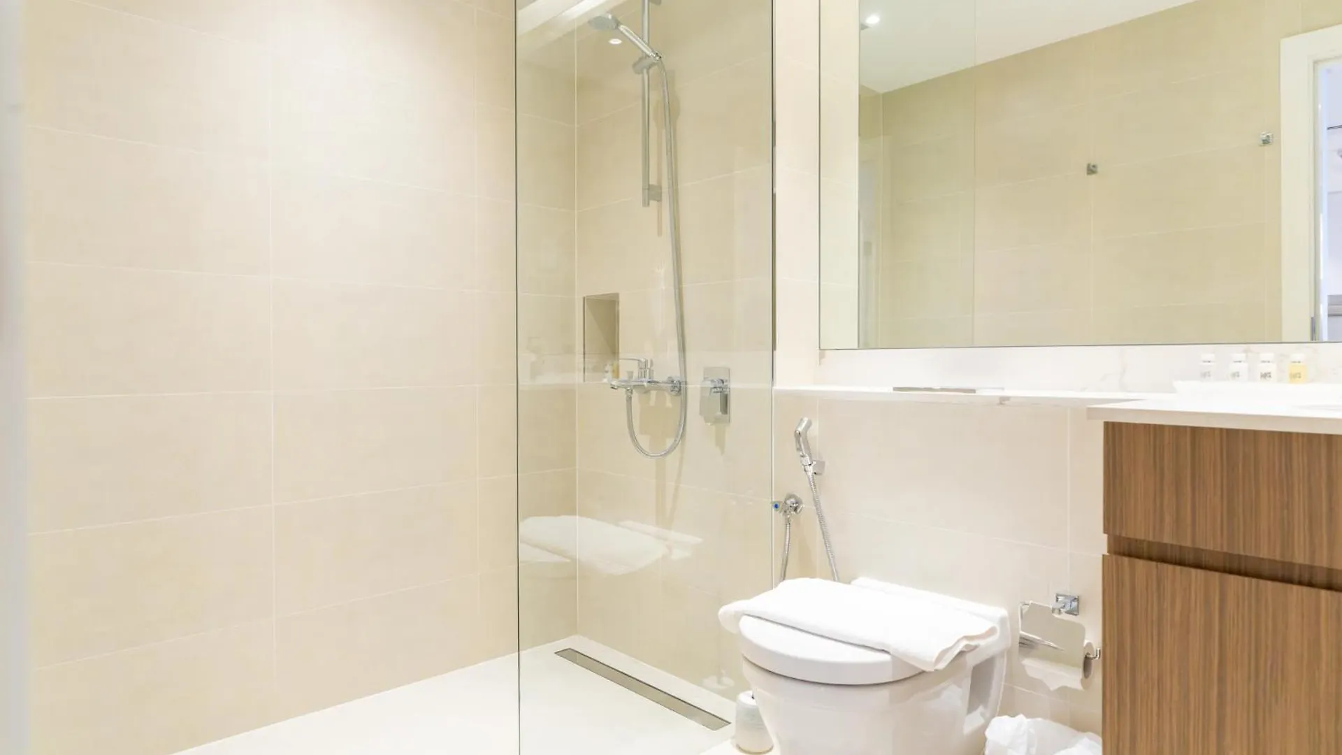 Veluxa - Mediterranean 1Bed With A View! Dubai Apartment