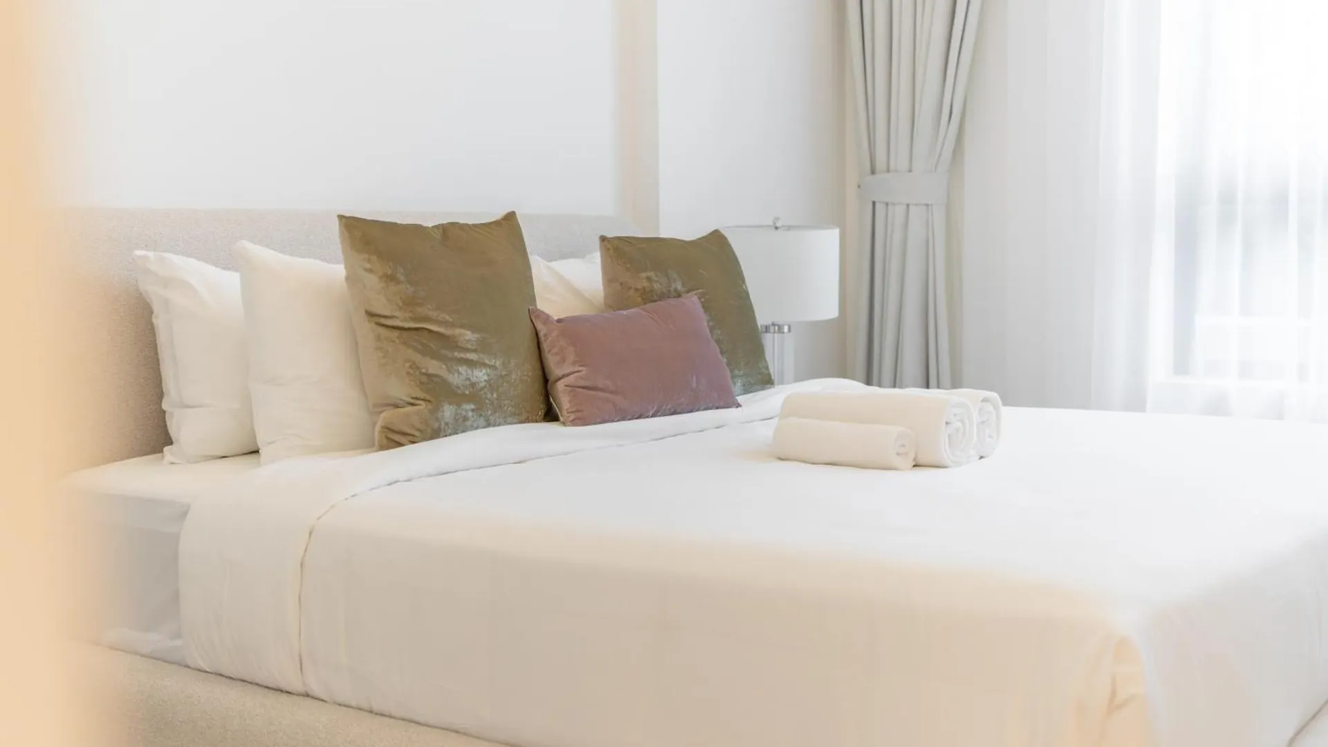 Veluxa - Mediterranean 1Bed With A View! Dubai Apartment